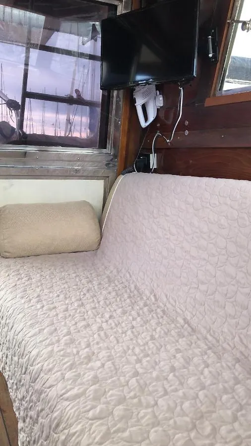 Botel B&B Cala Palermo