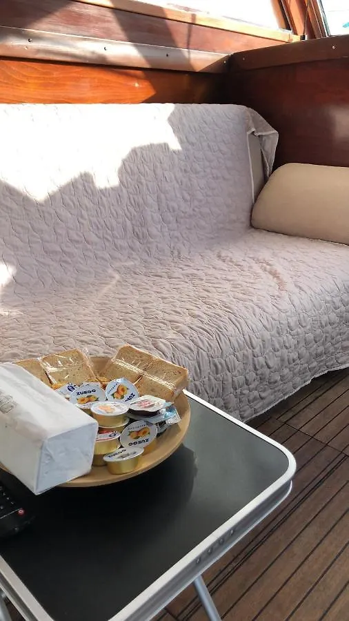 B&B Cala Palermo Botel